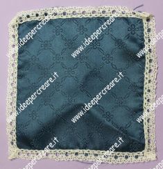 Centrino quadrato damascato blu
