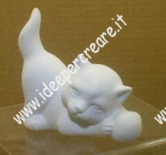 Gattino con palla in terracotta